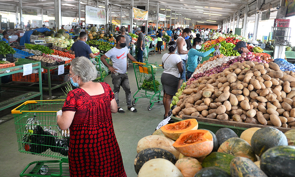 Comerciantes Y Consumidores De Santiago Se Quejan Por Aumento En Costo